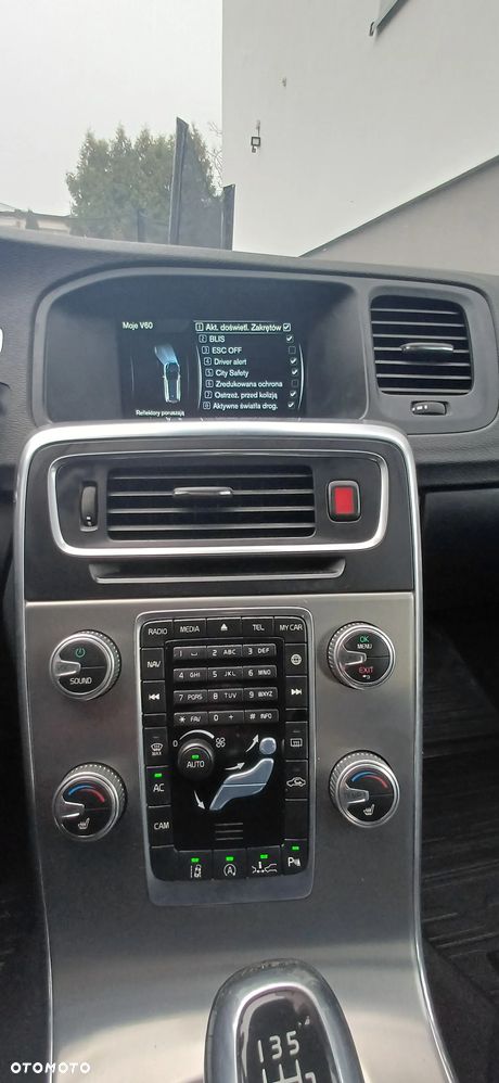 Volvo V60 D4 Summum - 12