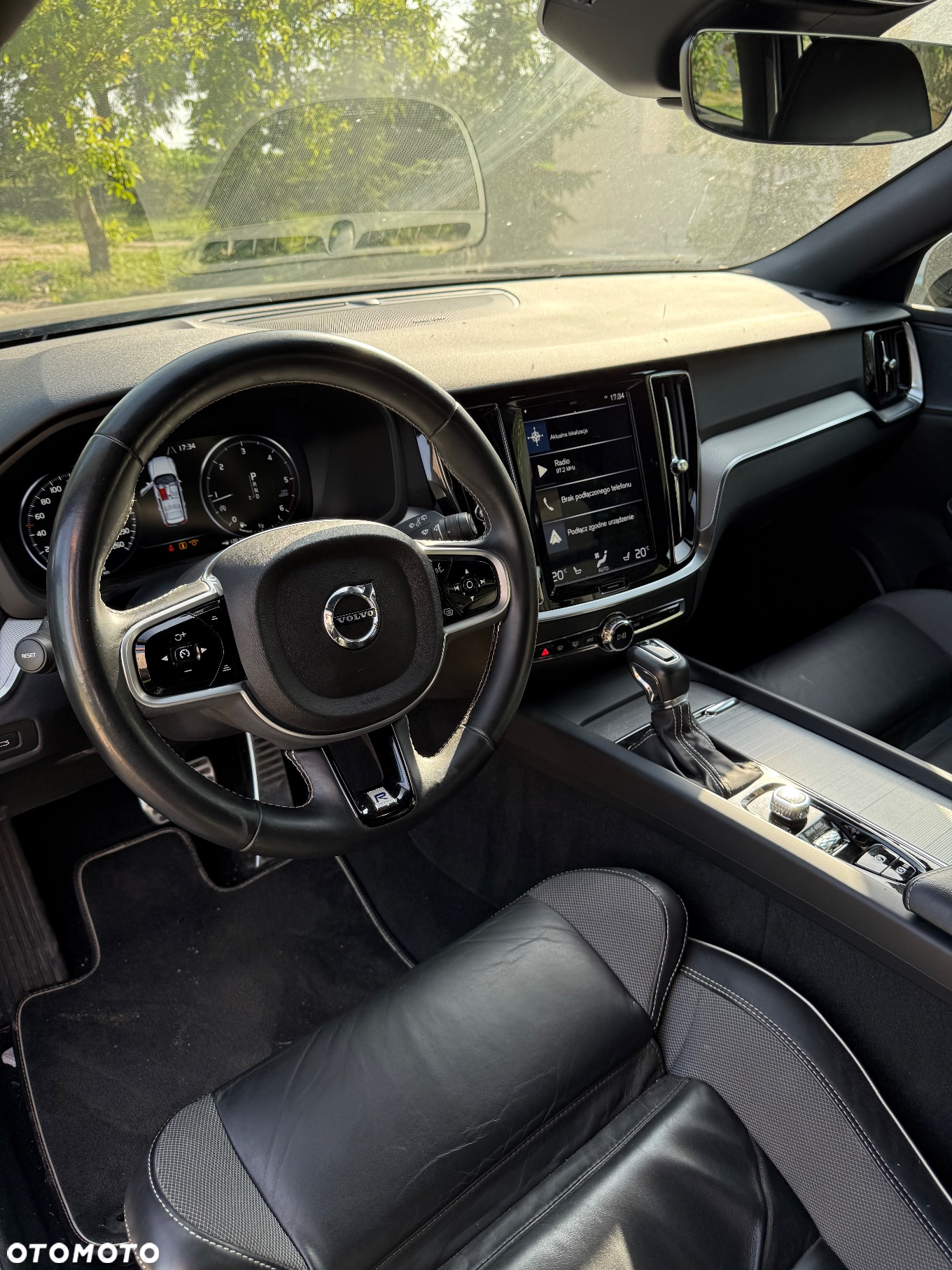 Volvo V60 D4 R-Design - 11