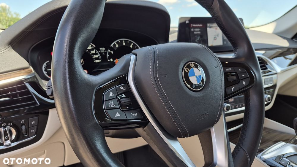 BMW Seria 5 530i xDrive Luxury Line - 21