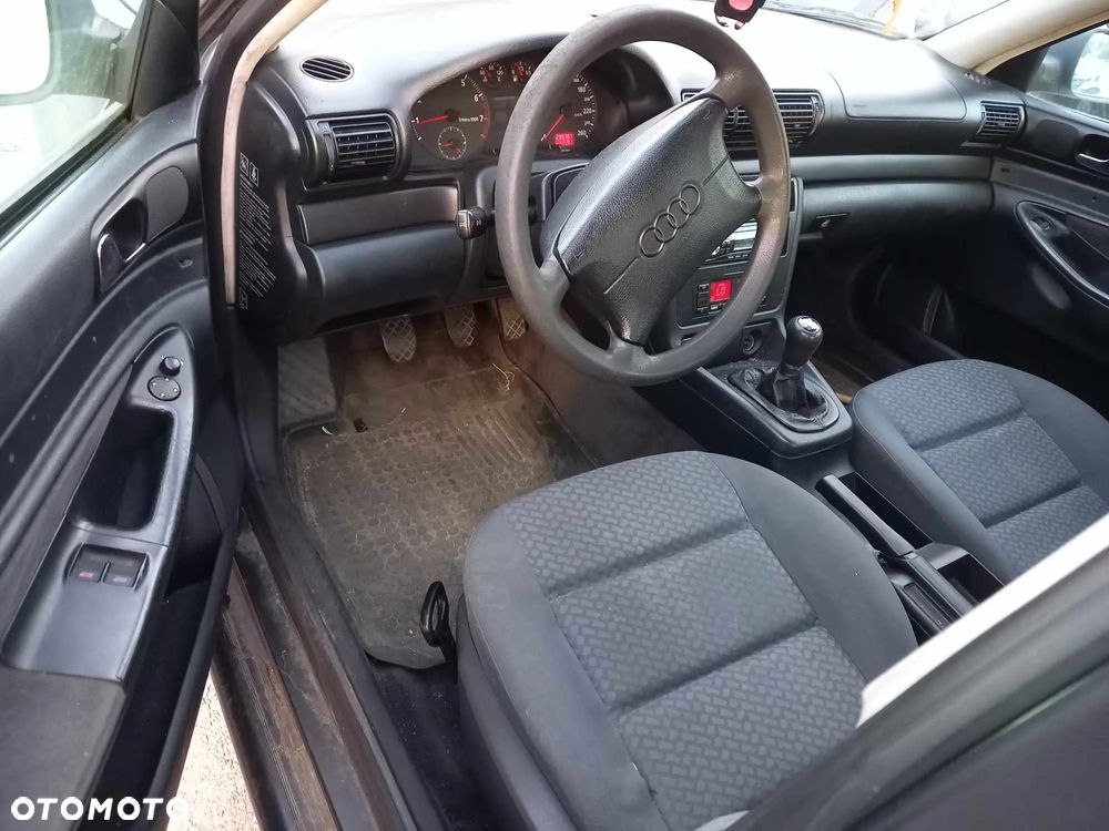AUDI A4 B5 1.6 8V 1999/2000R SEDAN - 3