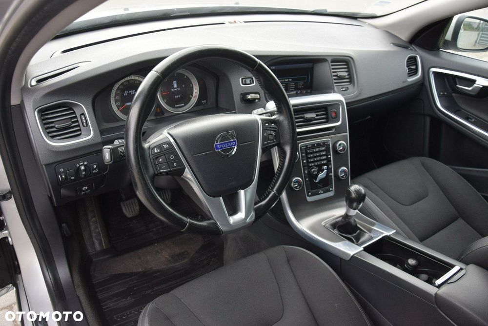 Volvo V60 D4 Momentum - 33