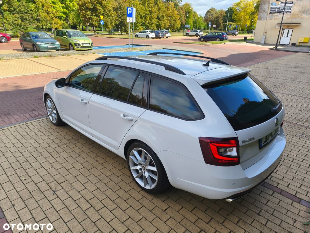 Skoda Octavia 2.0 TDI DSG RS - 36