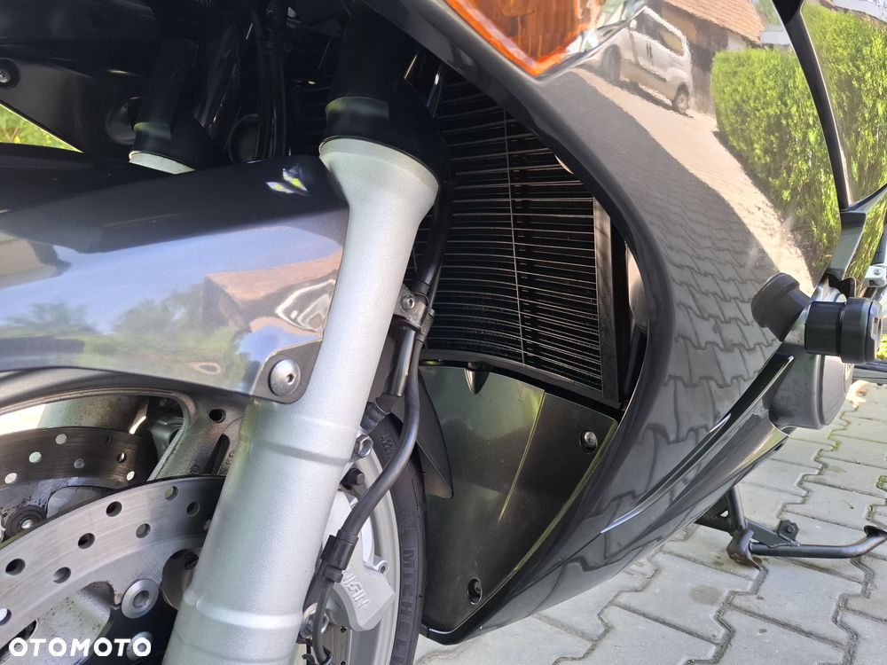 Yamaha FJR - 27
