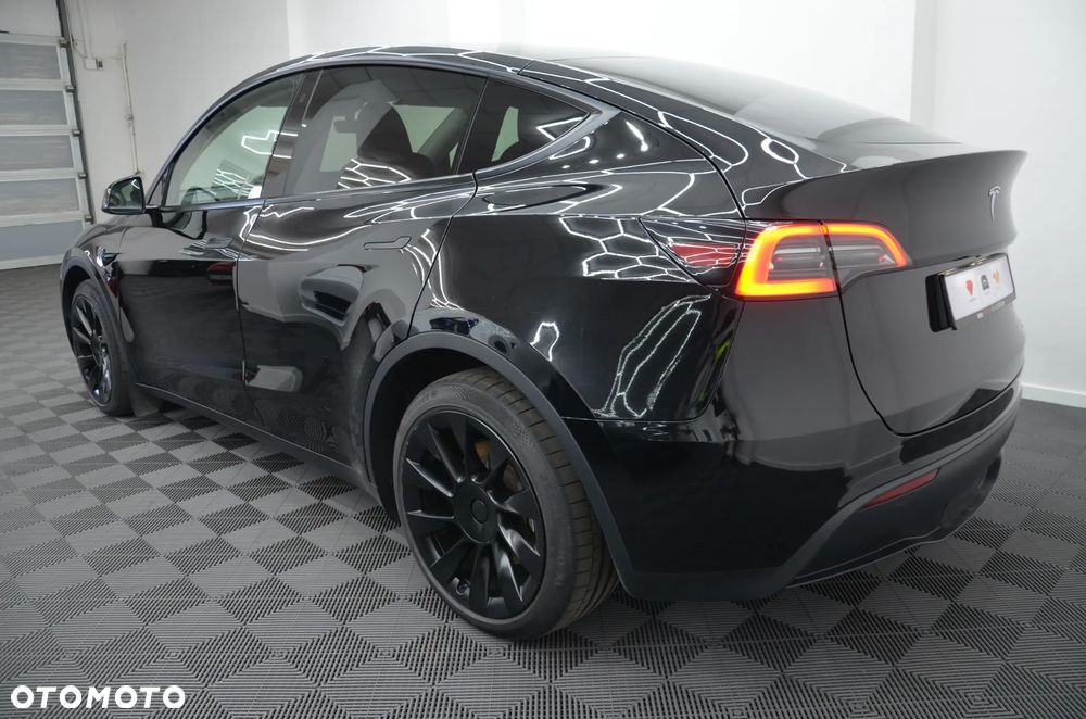 Tesla Model Y Long Range AWD - 6