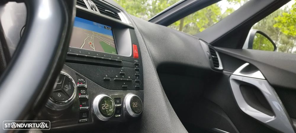 Citroën DS5 e-HDi 115 EGS6 Chic - 19