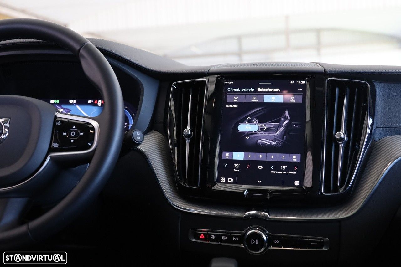 Volvo XC 60 2.0 T6 PHEV Ultimate Dark AWD - 14