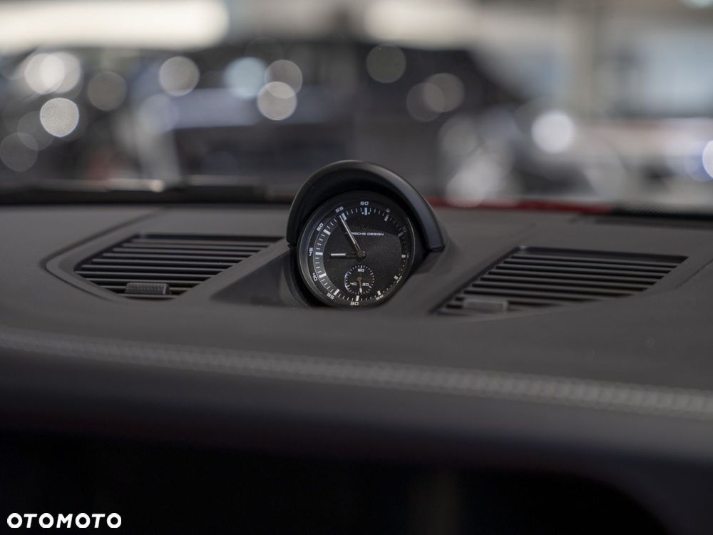 Porsche 911 Carrera - 21