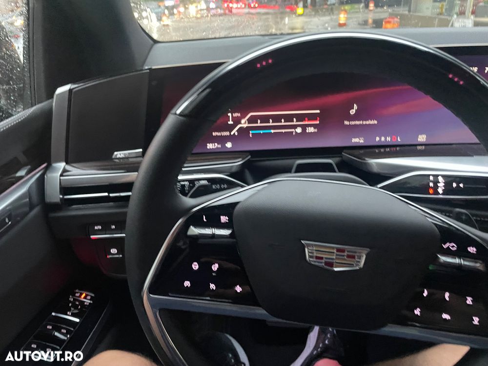 Cadillac Escalade - 17