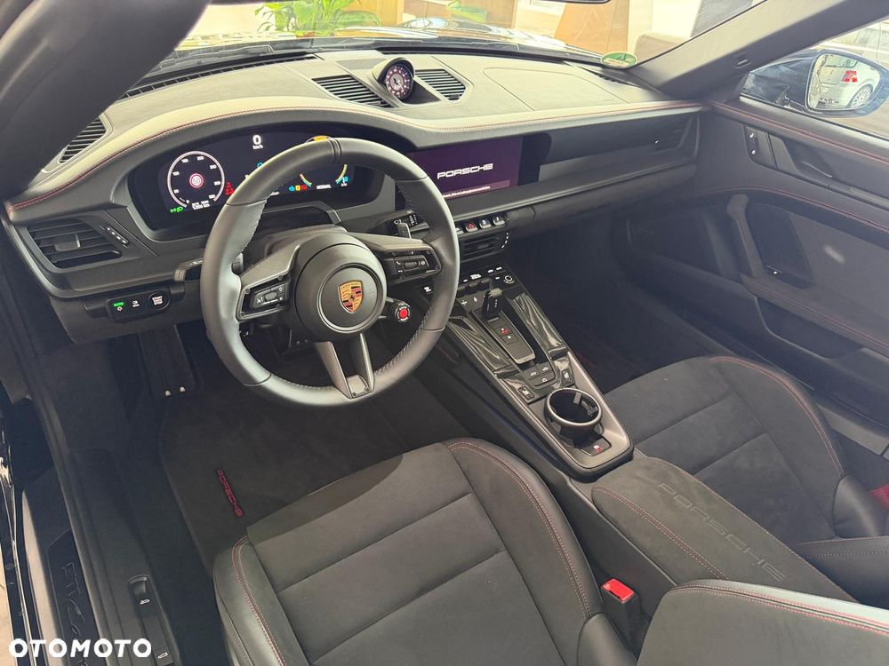 Porsche 911 Carrera T-Hybrid 4 GTS - 8