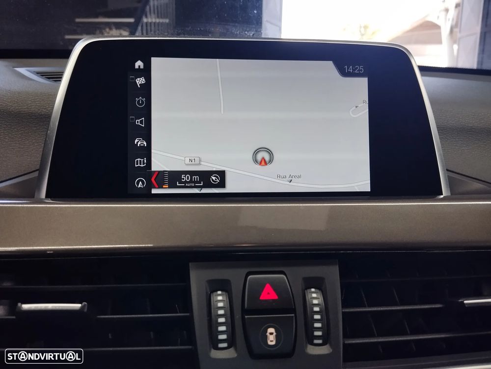 BMW X1 16 d sDrive Auto xLine — fotografia 25