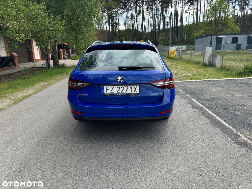 Skoda Superb 2.0 TDI Premium Edition - 6