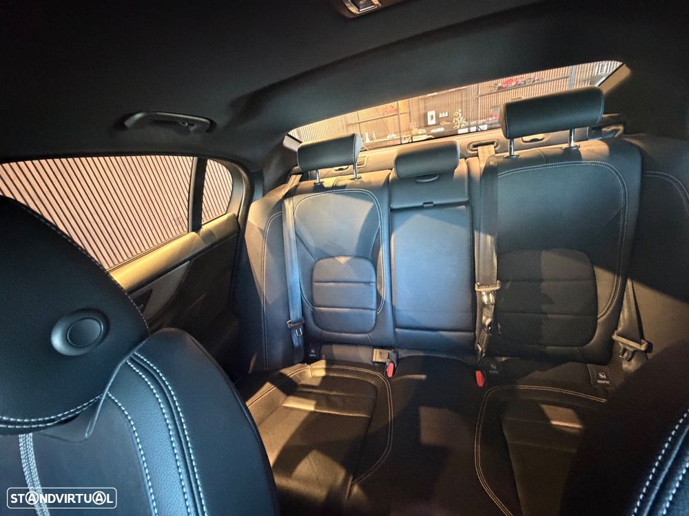 Jaguar XE 2.0 D200 R-Dynamic HSE - 27