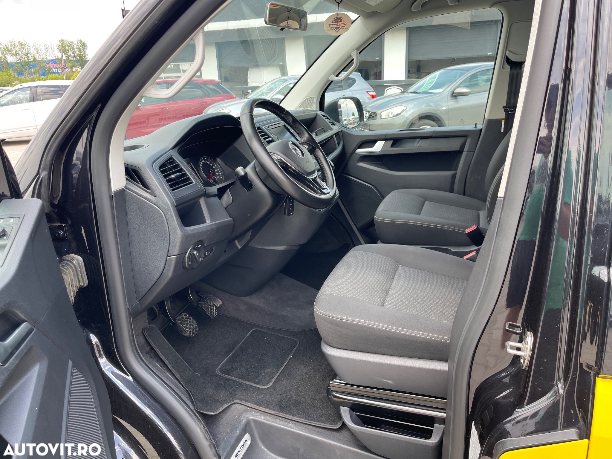 Volkswagen Multivan - 9
