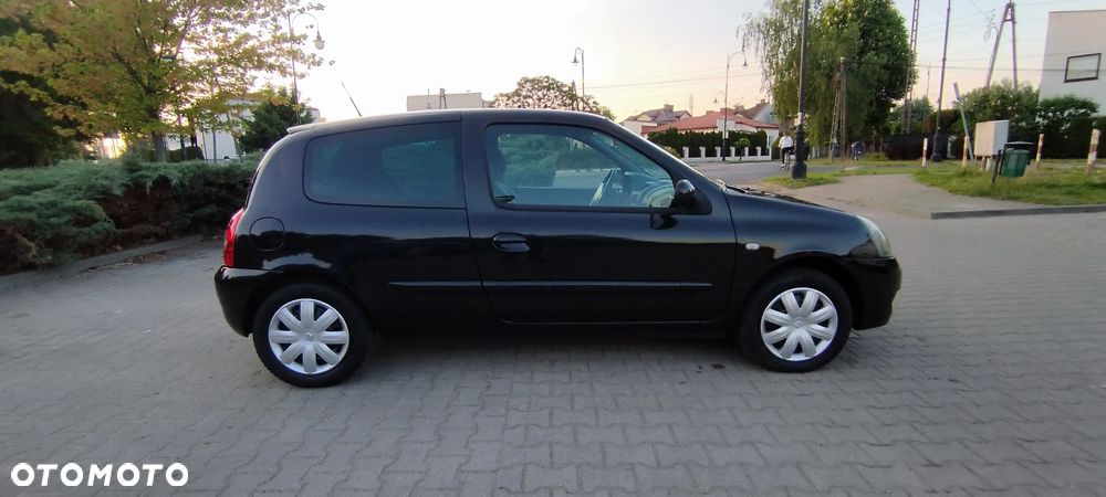 Renault Clio 1.2 16V Campus - 13