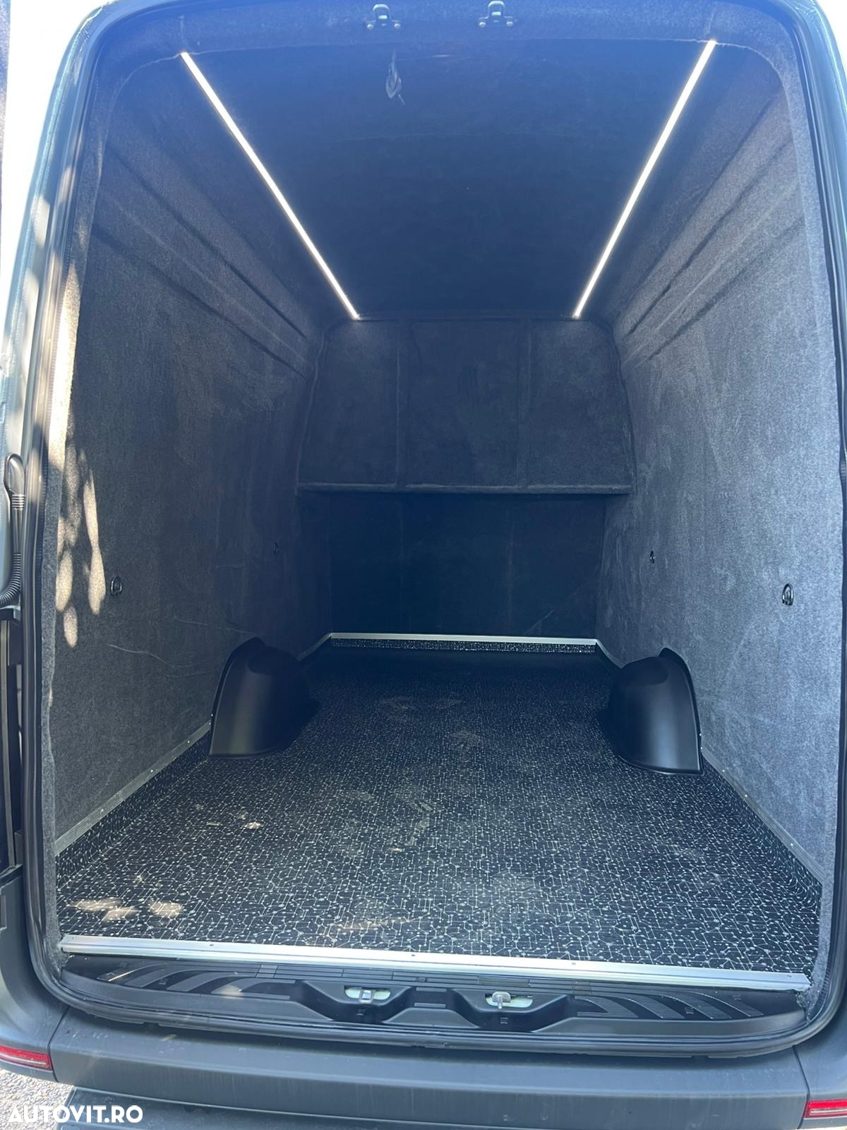 Mercedes-Benz Sprinter - 24