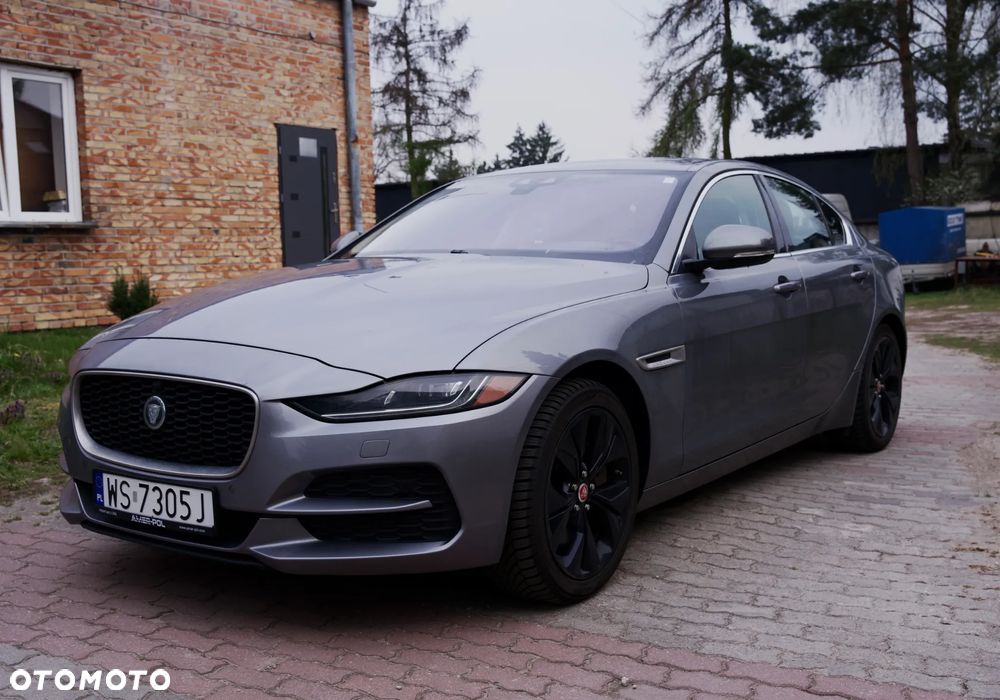 Jaguar XE - 2