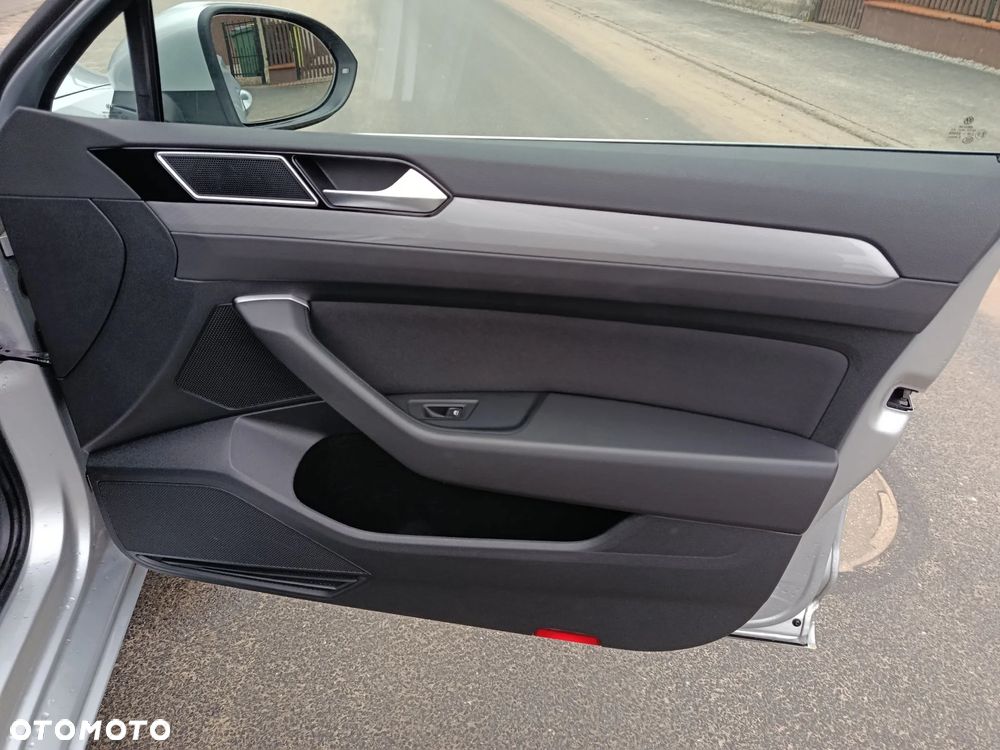Volkswagen Passat 2.0 TDI SCR DSG - 9