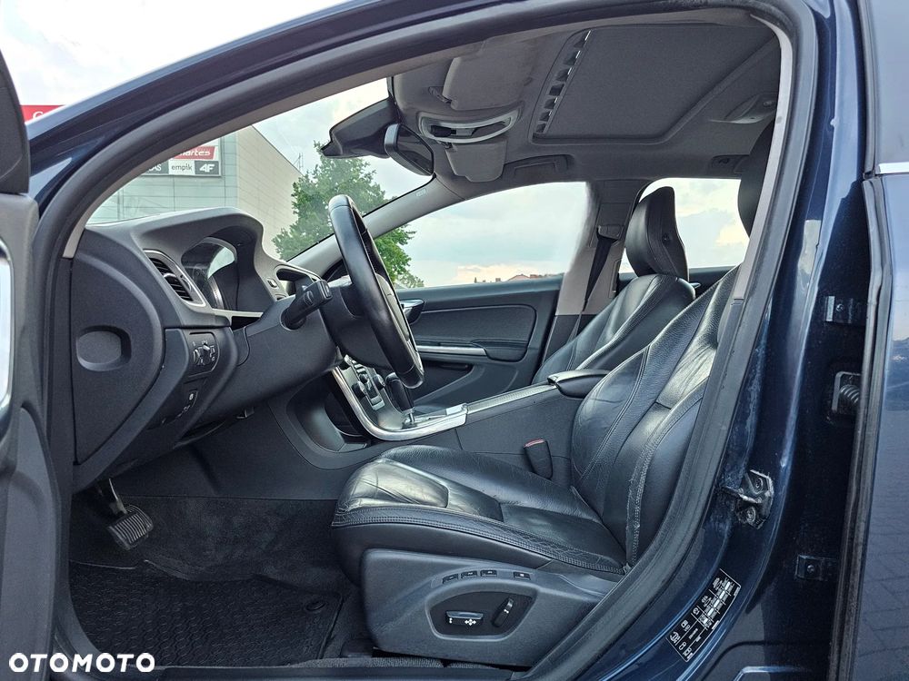 Volvo V60 D5 Geartronic Summum - 14