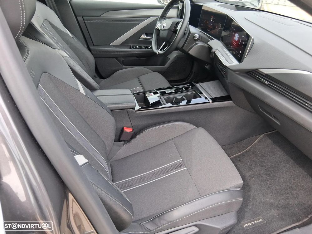 Opel Astra Sports Tourer - 21