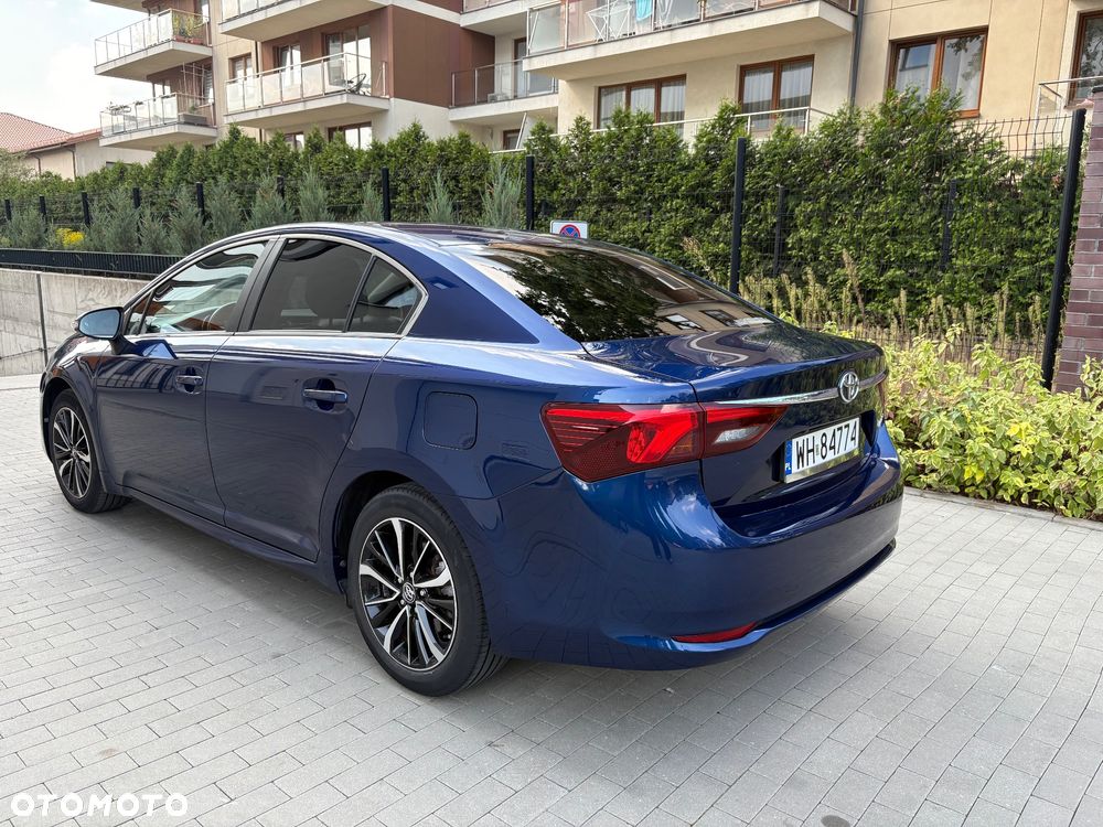 Toyota Avensis 1.8 Premium MS - 10