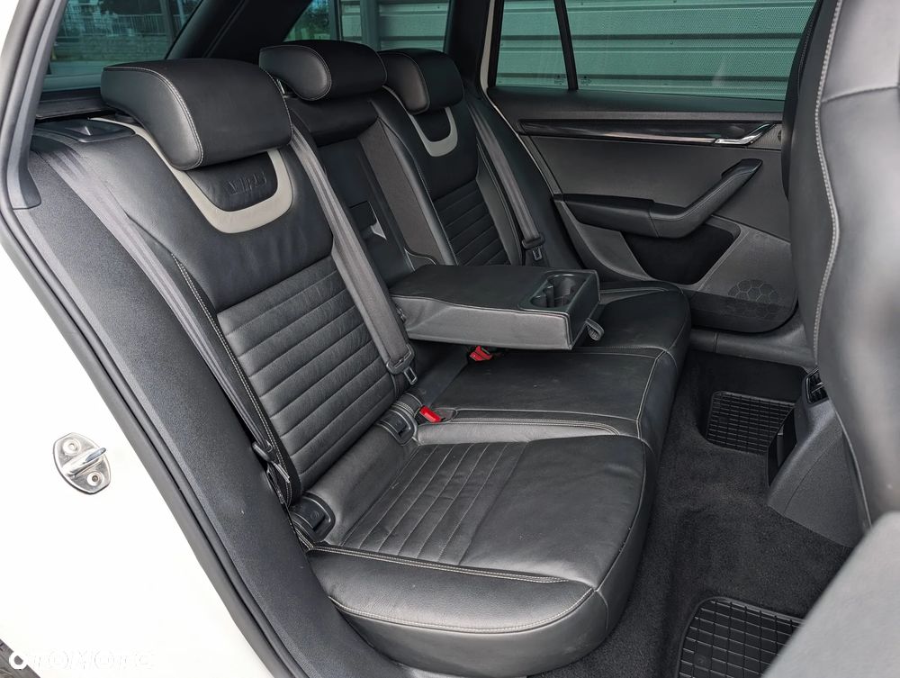 Skoda Octavia 2.0 TDI DSG RS - 17