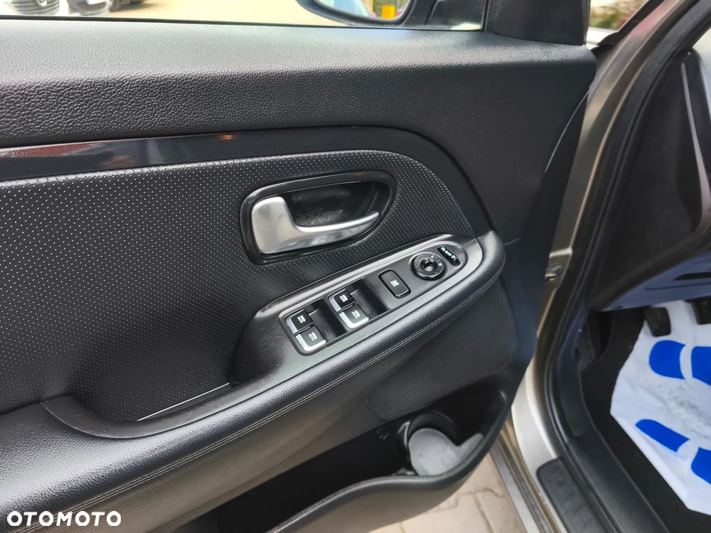 Kia Carens 1.7 CRDi XL 7os - 10