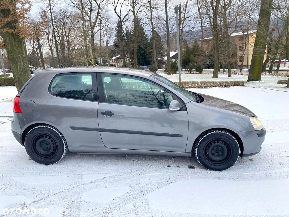 Volkswagen Golf 1.9 TDI Trendline DSG - 27