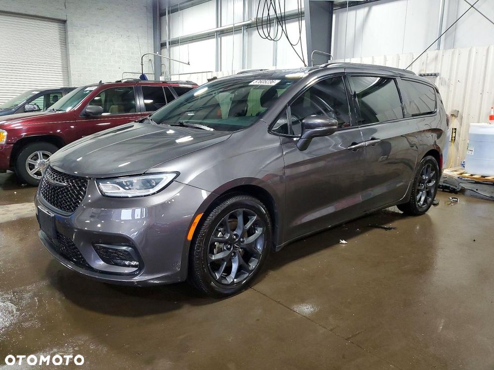 Chrysler Pacifica - 2