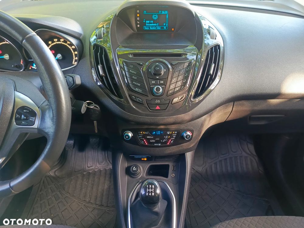 Ford Tourneo Courier 1.0 EcoBoost Titanium - 25