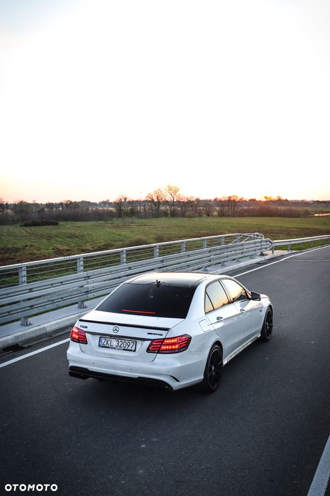 Mercedes-Benz Klasa E 63 AMG S 4-Matic - 2