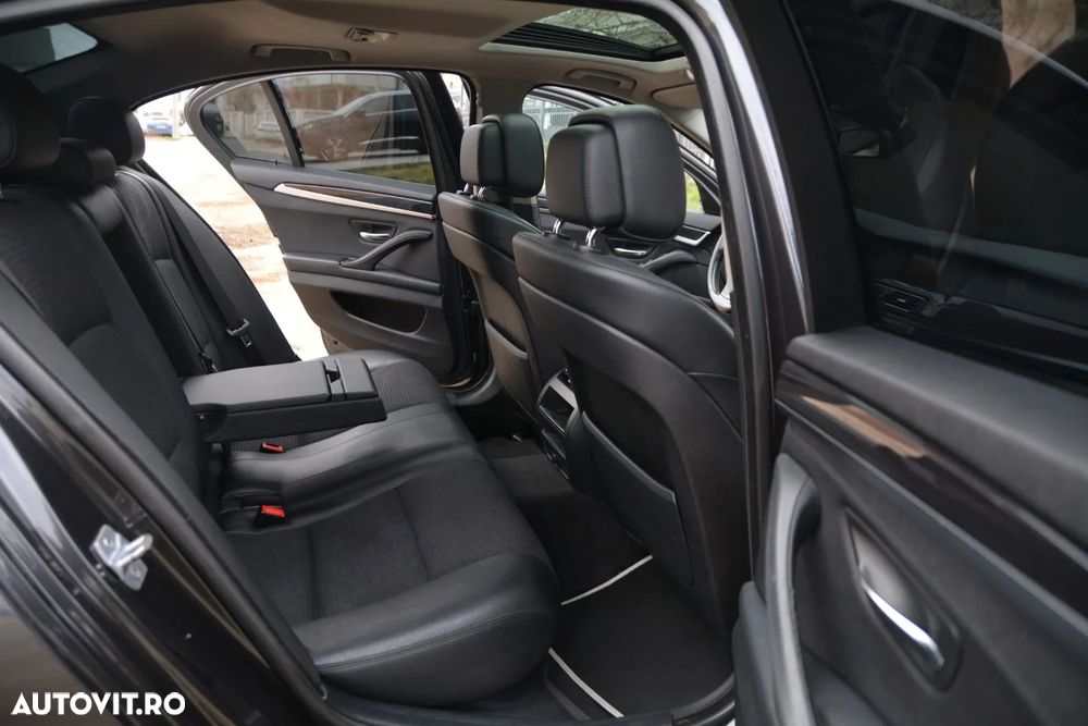 BMW Seria 5 520d xDrive - 17