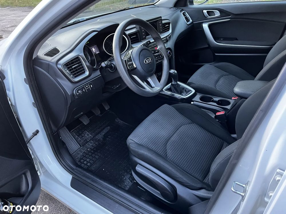 Kia Ceed - 27