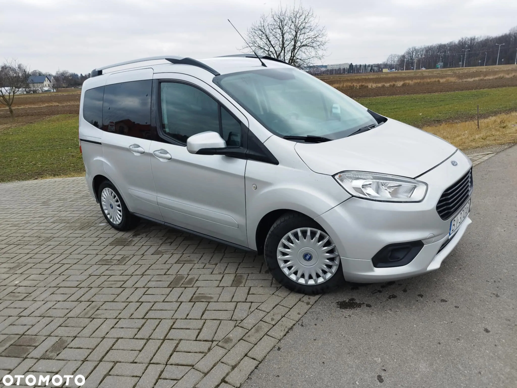 Ford Tourneo Courier 1.0 EcoBoost Titanium - 2