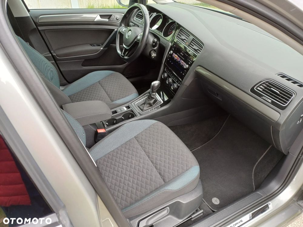 Volkswagen Golf - 21