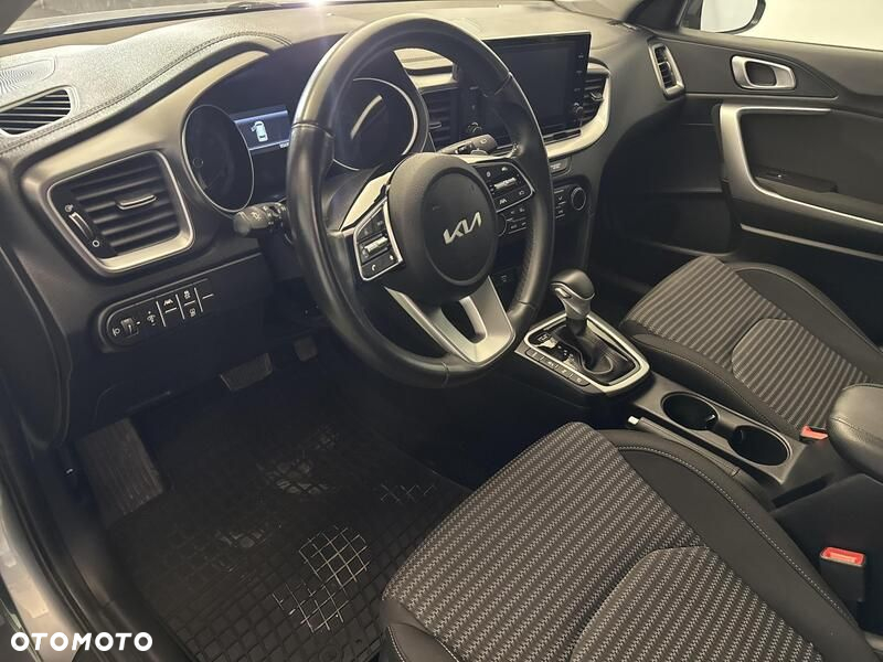 Kia Ceed - 11