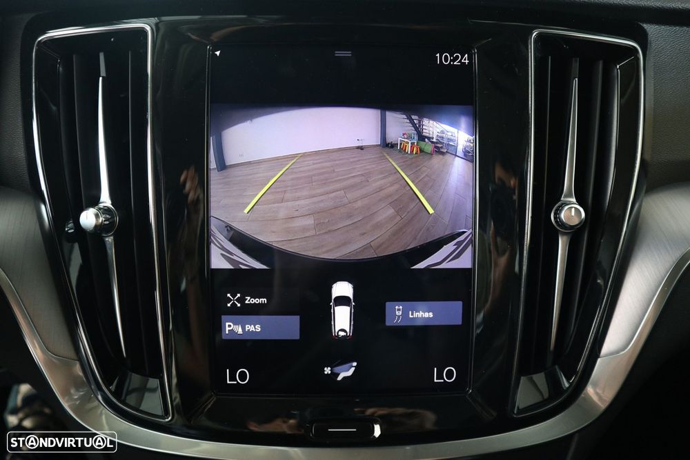 Volvo V60 2.0 D4 Momentum Geartronic - 28