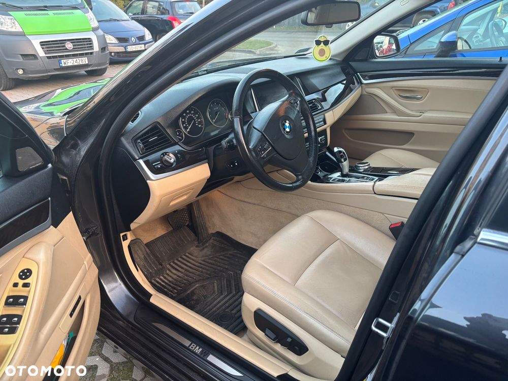BMW Seria 5 528i xDrive - 30