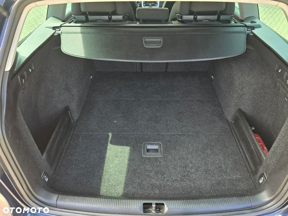 Volkswagen Passat - 25