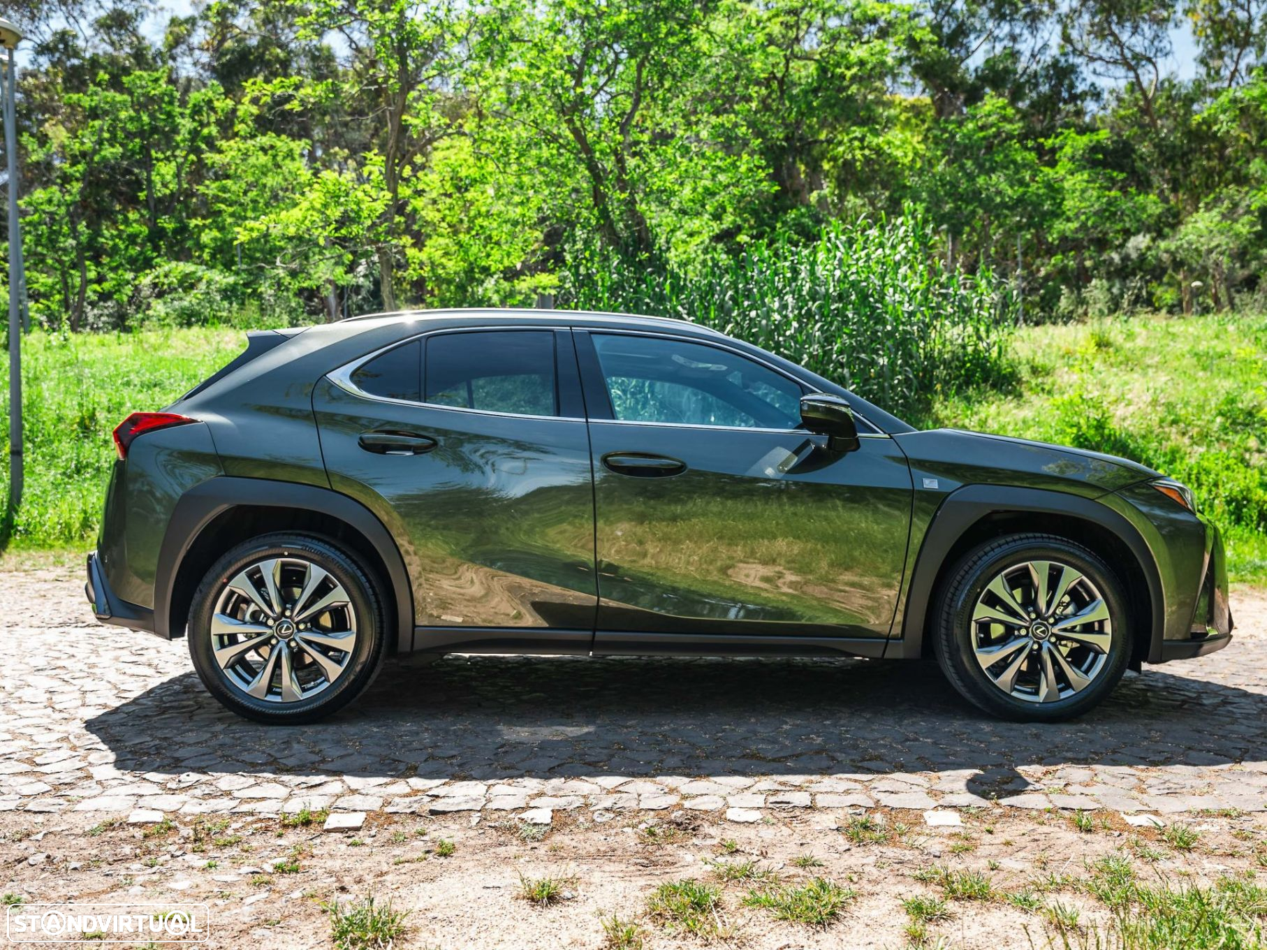 Lexus UX 250h - 17