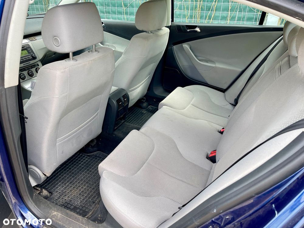 Volkswagen Passat 2.0 TDI Comfortline - 8