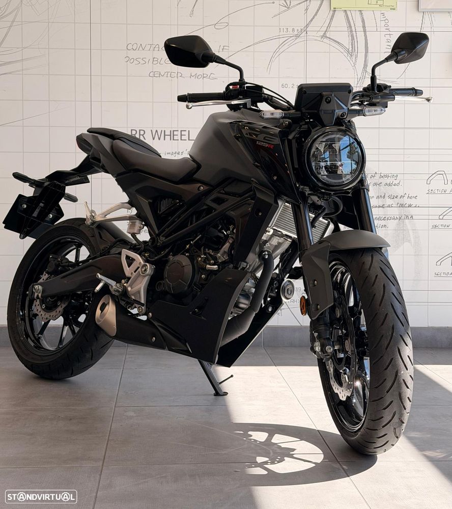 Honda CB 125R - 1