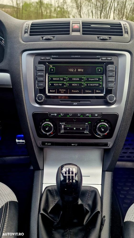 Skoda Octavia 2.0 TDI RS - 36