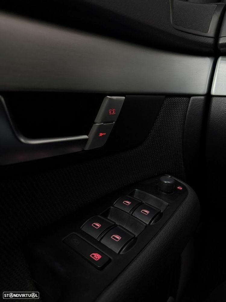 Audi A4 Avant 2.0 TDi S-line - 30