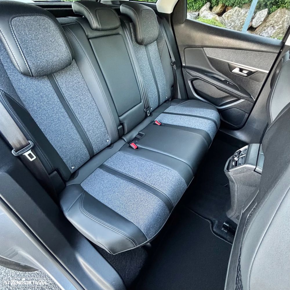 Peugeot 3008 PureTech 130 Stop & Start GPF Allure - 22