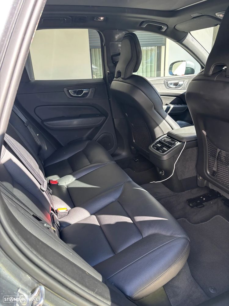 Volvo XC 60 2.0 D4 Momentum Geartronic - 3