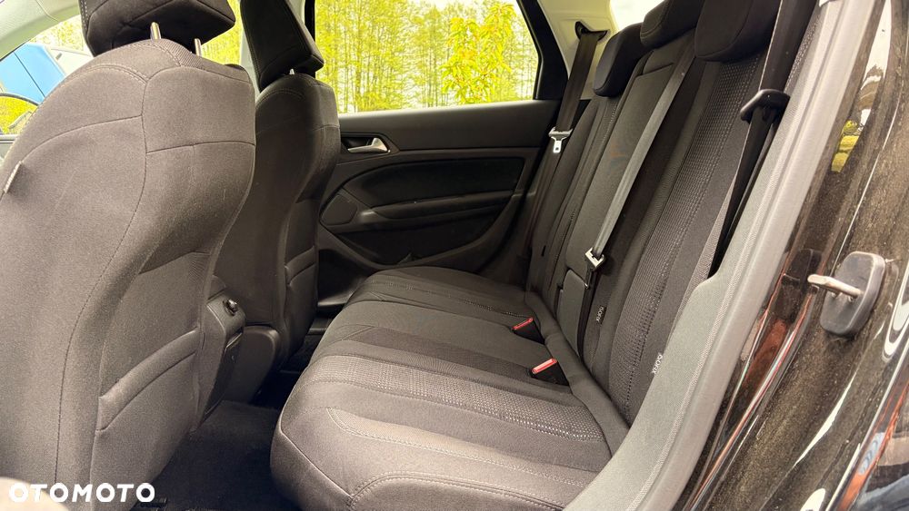 Peugeot 308 PureTech 130 GPF Stop & Start Allure Business-Paket - 23