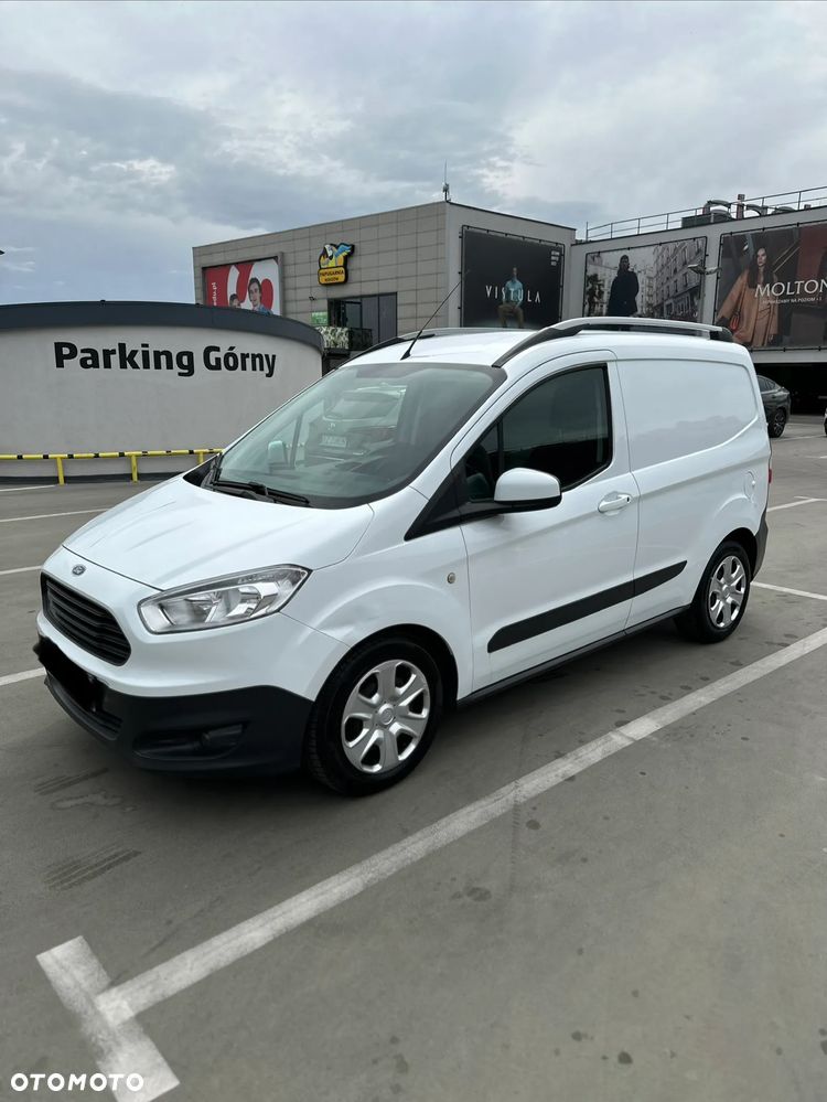 Ford Transit Courier - 11