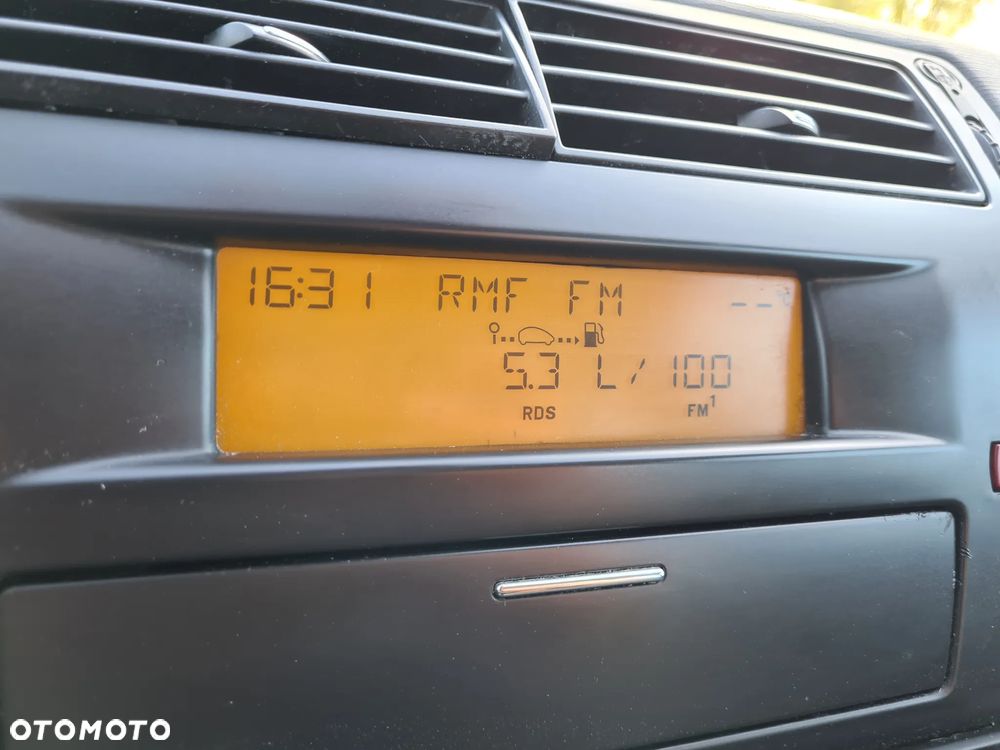 Citroën C4 1.4 16V Style - 31