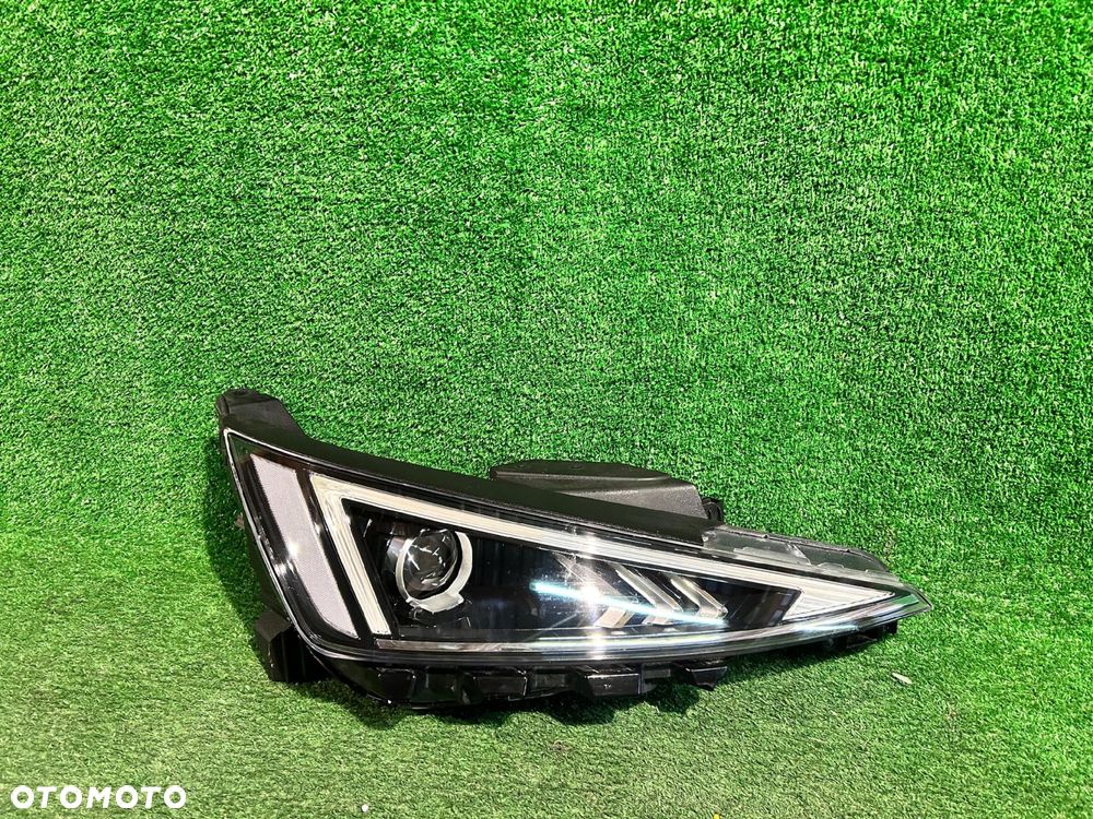 REFLEKTOR PRAWY HYUNDAI ELANTRA VI LIFT - 1