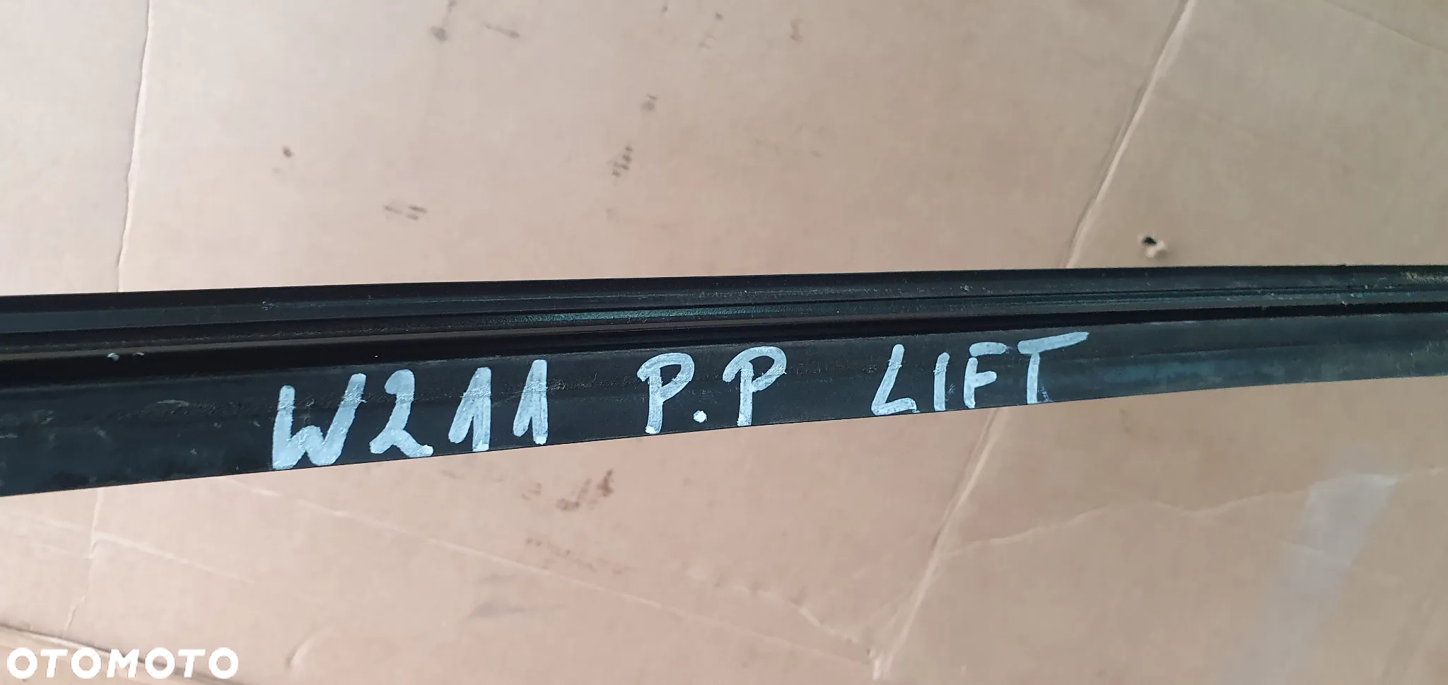 Listwa szyby czołowej prawy przód przednia prawa Mercedes E-Klasa W211 A2116901882 - 8